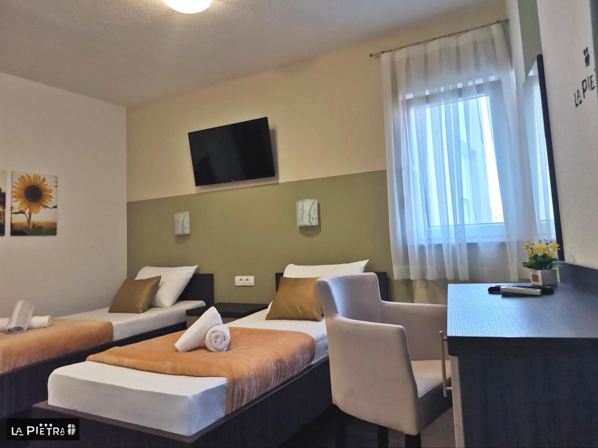 La Pietra Family Hotel Međugorje Oda fotoğraf