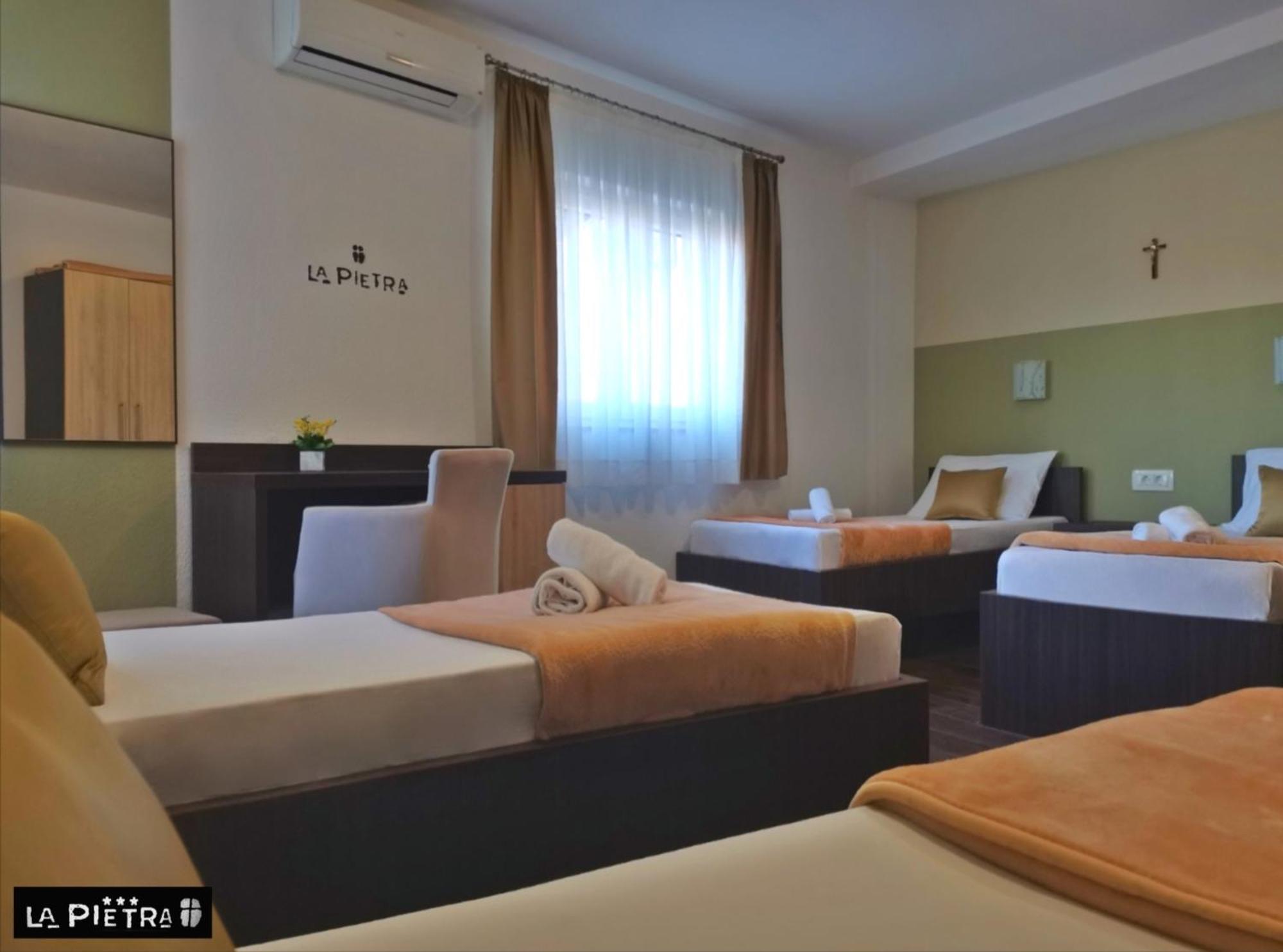 La Pietra Family Hotel Međugorje Oda fotoğraf